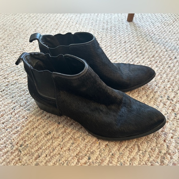 Wishbone Collection: Black Ankle Boots, Size: 7.5 - Picture 8 of 13